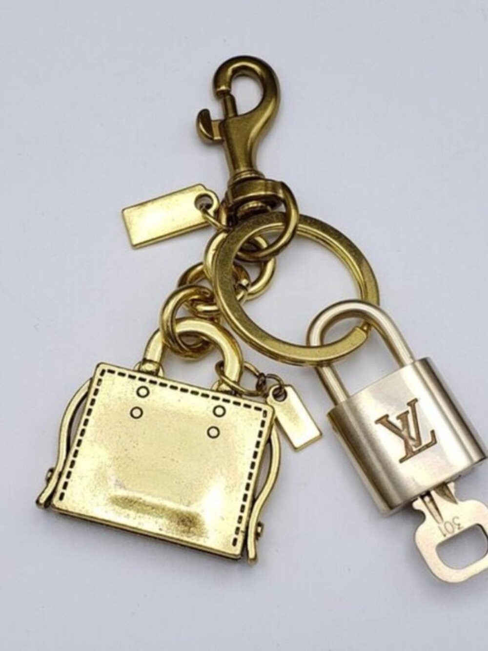 LV Gold Padlock Authentic 🔑 Luxury Bag Charm w/ Unbranded Golden Bag Keychain - Picture 10 of 12